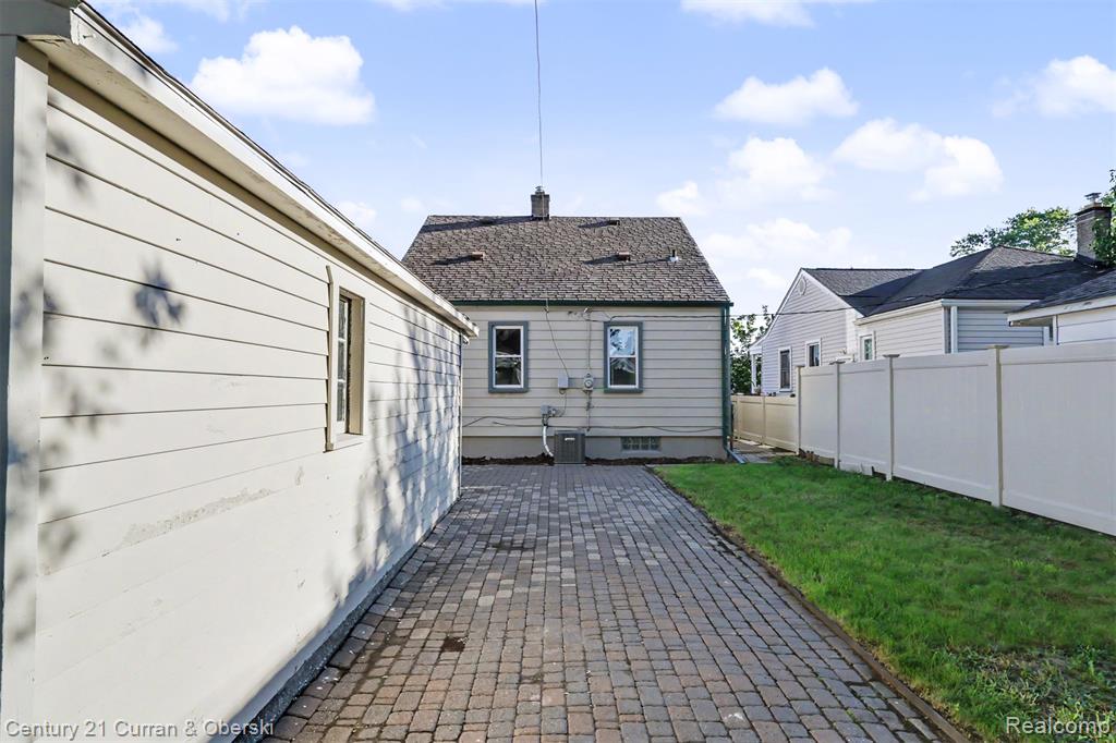 14991 College Avenue Property Photo 9