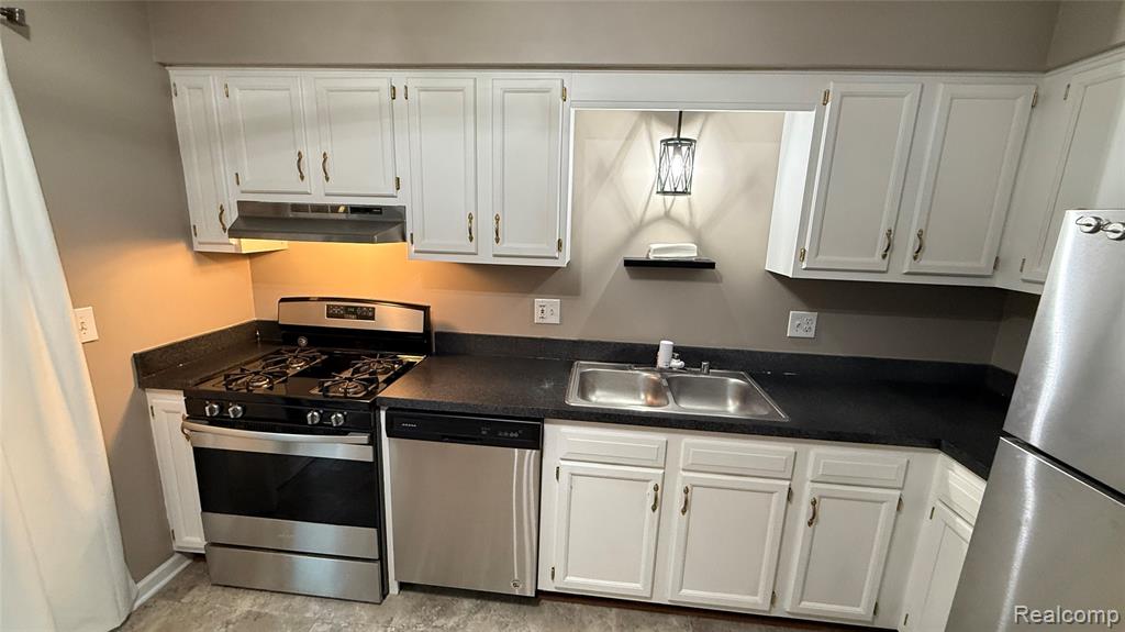 23062 Harrington Street Property Photo 6