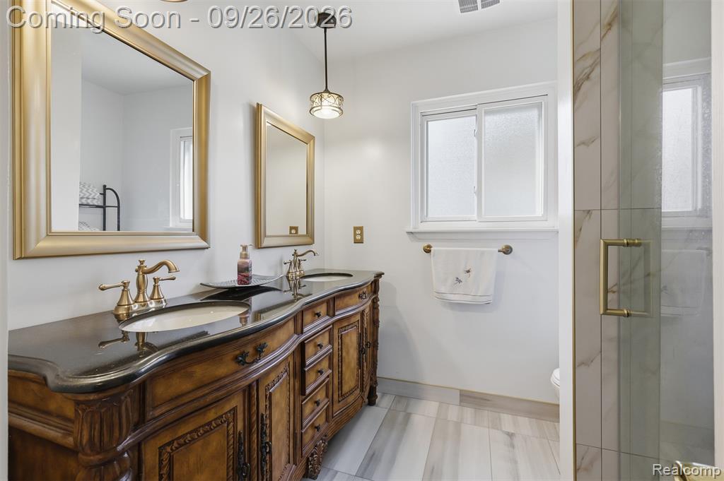 39964 Coronation Road Property Photo 11