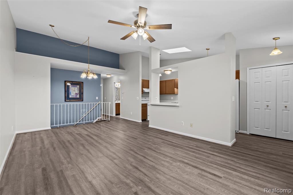 62072 Yorktown - Unit 4 Property Photo 7