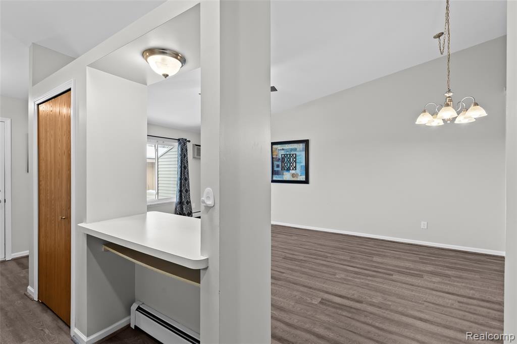 62072 Yorktown - Unit 4 Property Photo 12