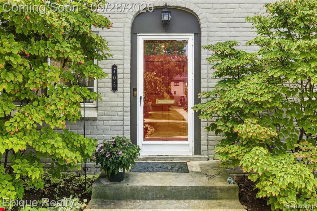 706 Graefield Court Property Photo 2