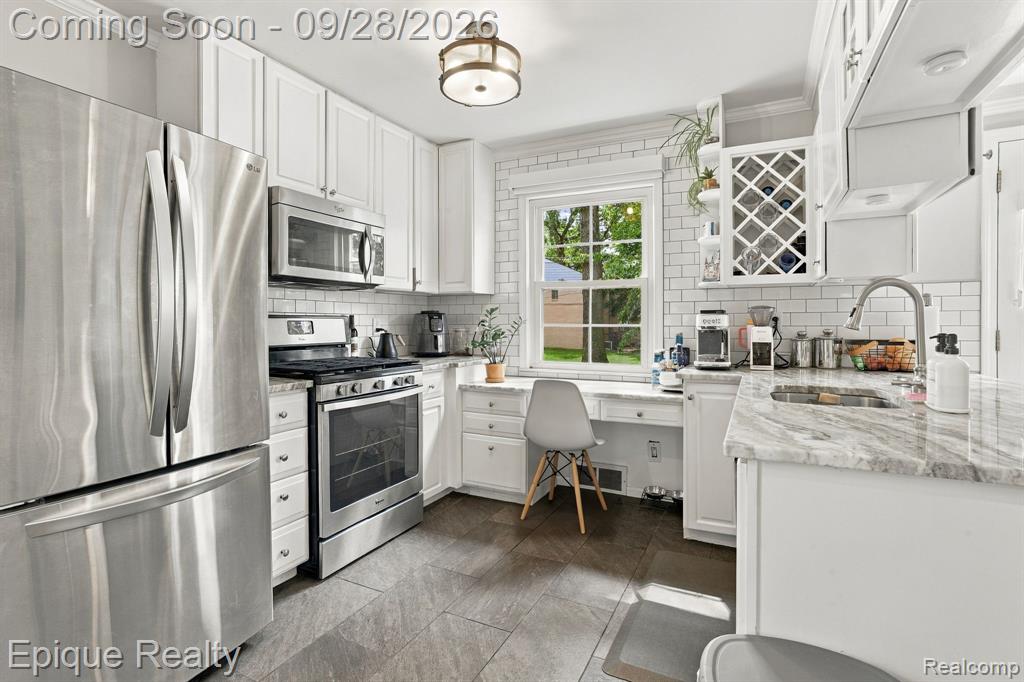 706 Graefield Court Property Photo 6