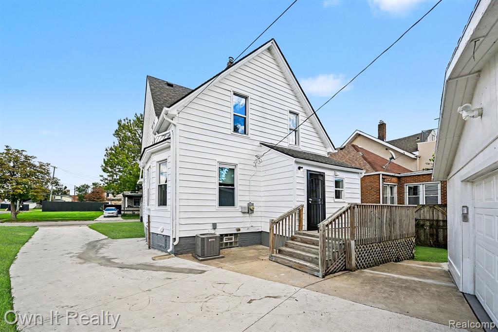 44 Maple Street Property Photo 29