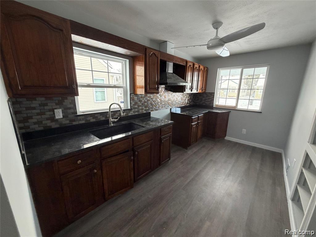 19329 Asbury Park Property Photo 2