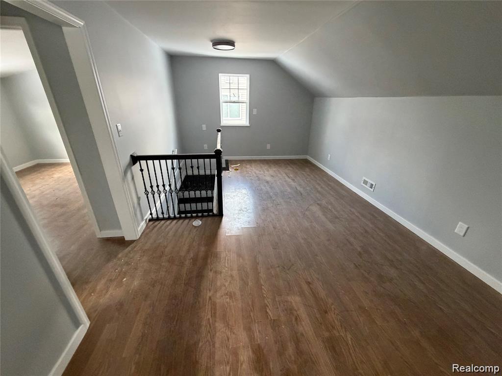 19329 Asbury Park Property Photo 6