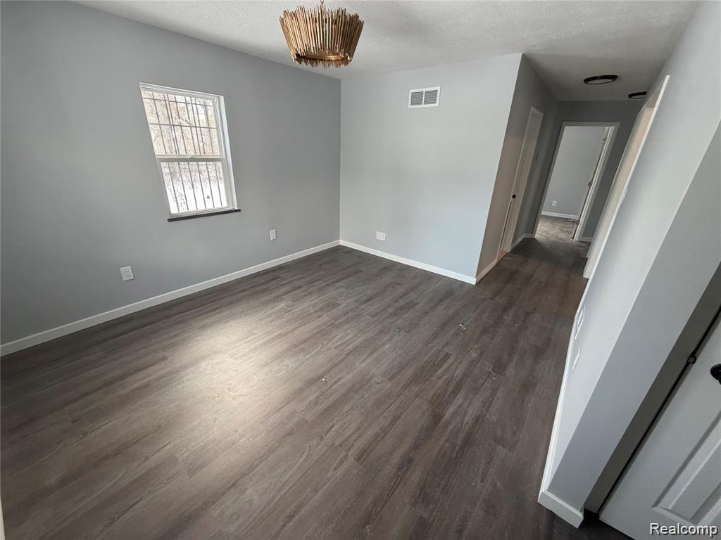 19329 Asbury Park Property Photo 8