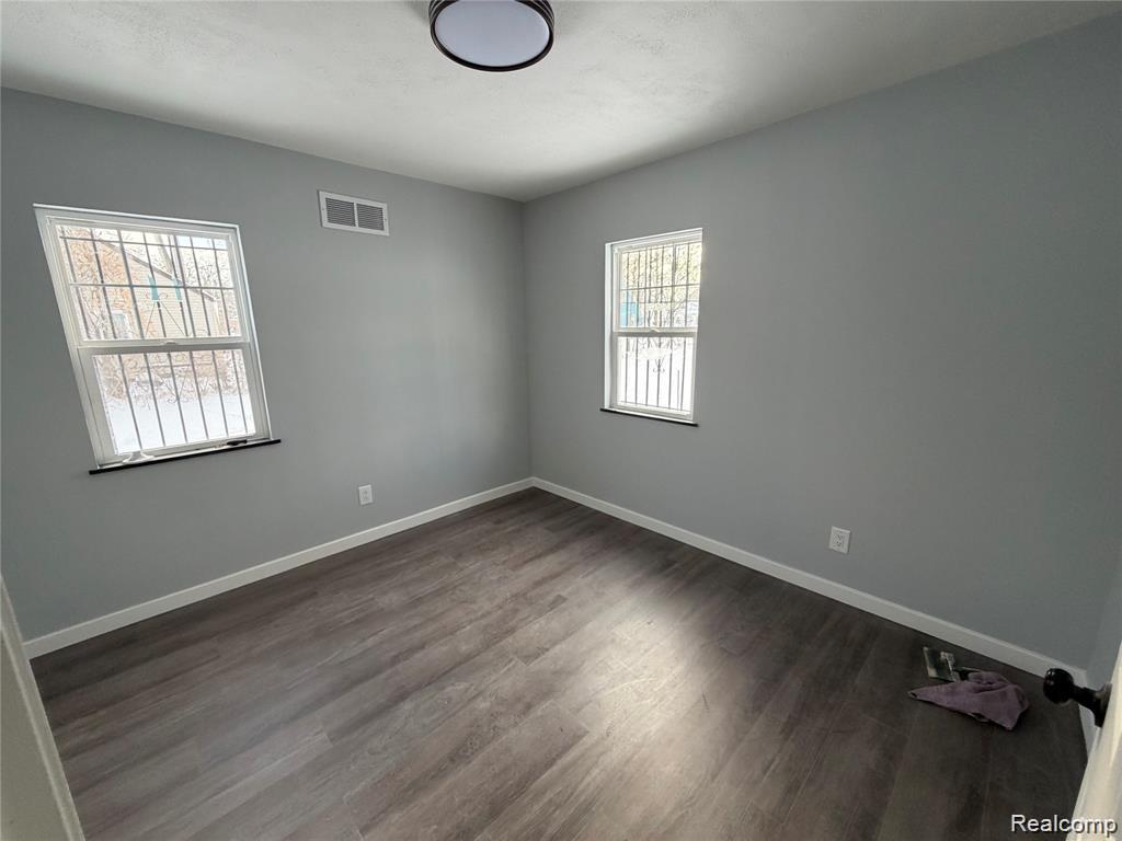19329 Asbury Park Property Photo 9