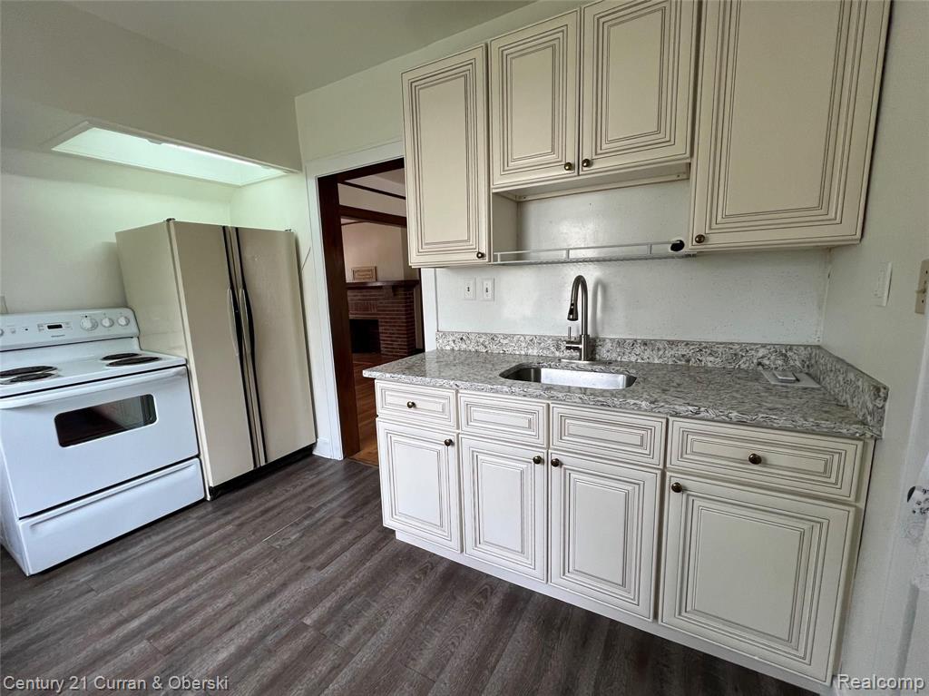 21507 Edna Street Property Photo 7