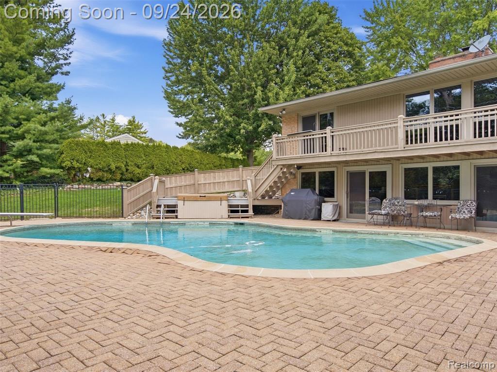 4430 Queens Way Property Photo 2