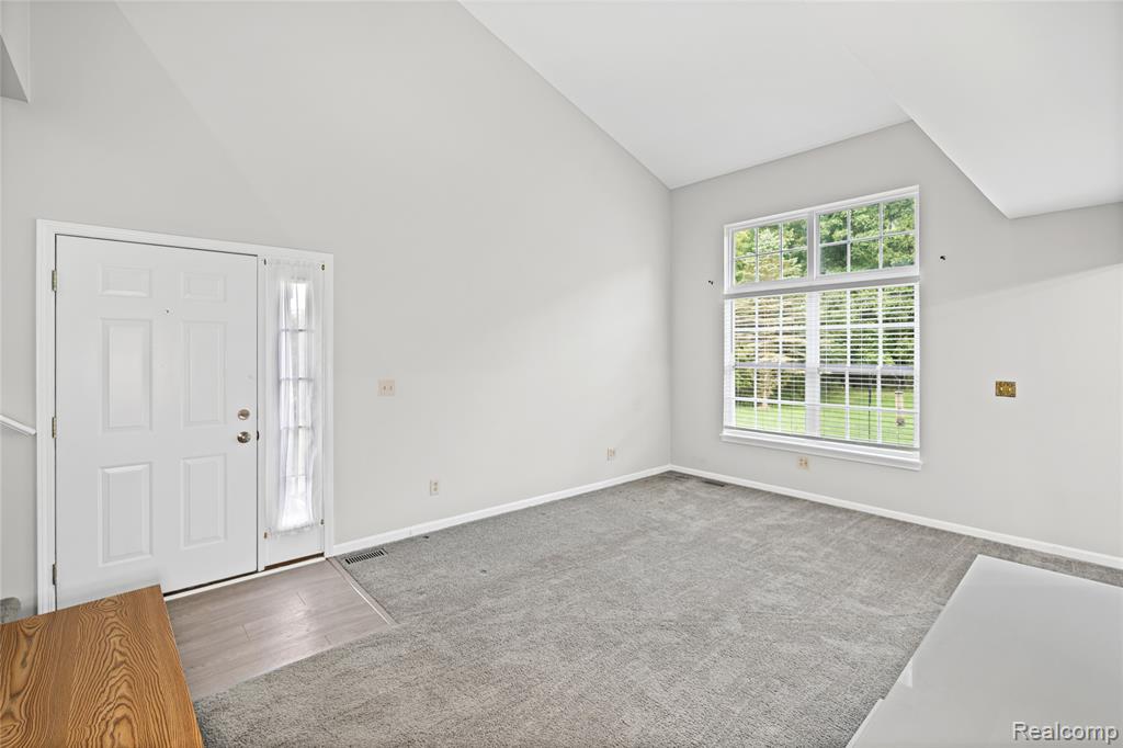 10207 Sunrise Drive Property Photo 7