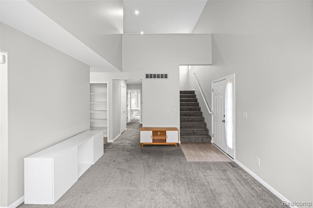 10207 Sunrise Drive Property Photo 8