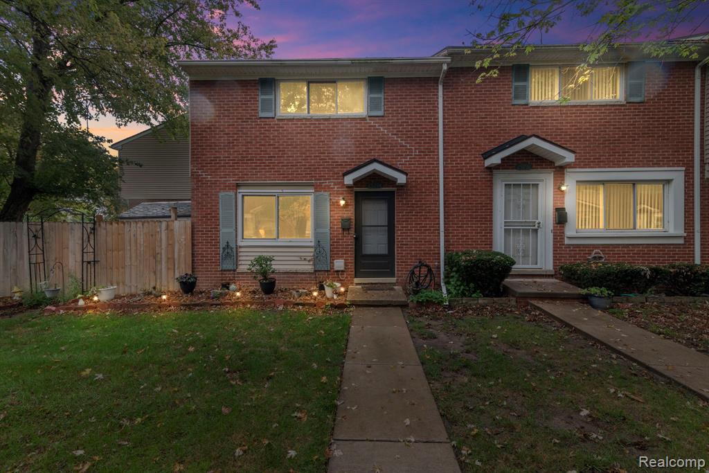 25794 Cambridge Court Property Photo 1