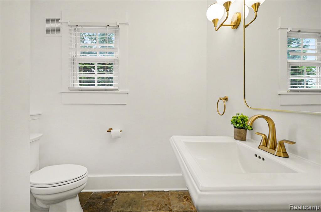 1389 Bird Avenue Property Photo 19