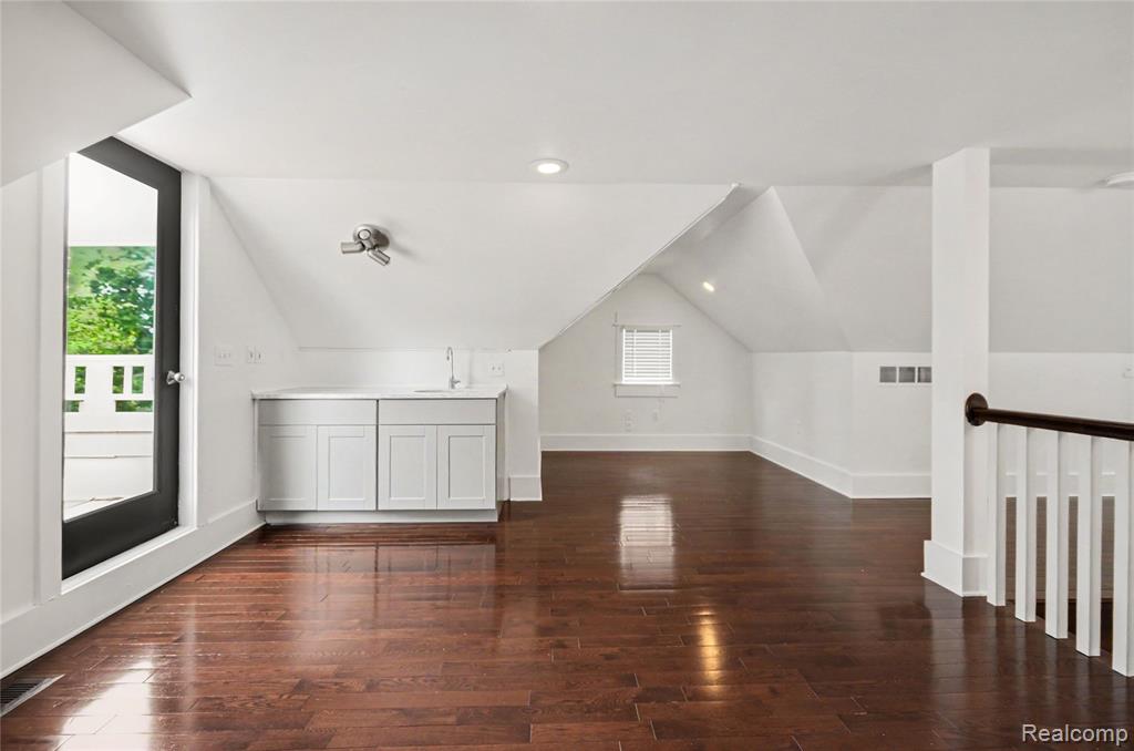 1389 Bird Avenue Property Photo 28
