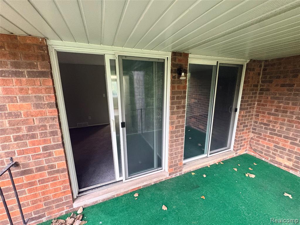 25364 Shiawassee Circle Property Photo 12