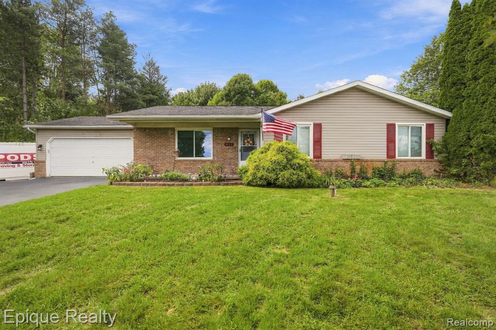 811 N Ortonville Road Property Photo 1