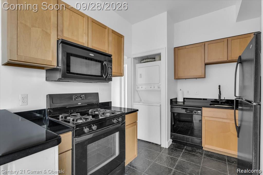 2900 E Jefferson Avenue Property Photo 9