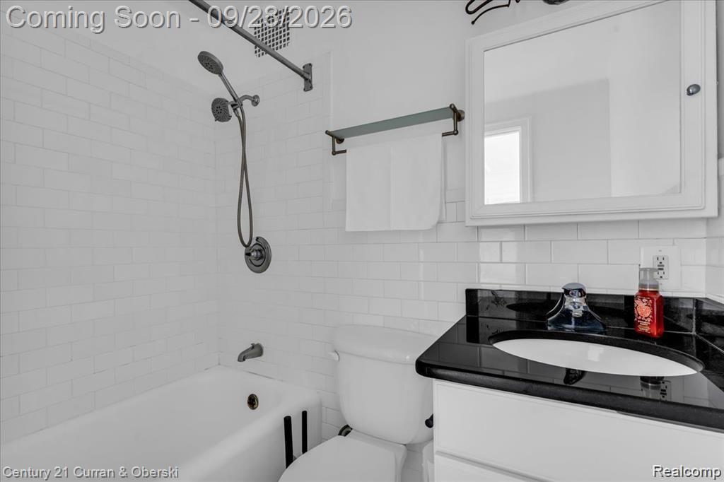 2900 E Jefferson Avenue Property Photo 11