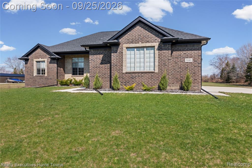 7285 Wood Pointe Drive Property Photo 3