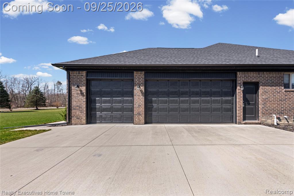 7285 Wood Pointe Drive Property Photo 5