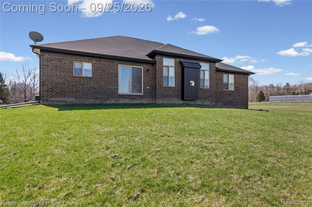 7285 Wood Pointe Drive Property Photo 6
