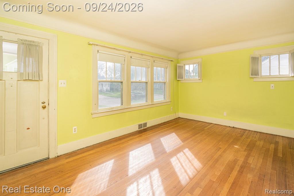 3137 Royal Avenue Property Photo 3