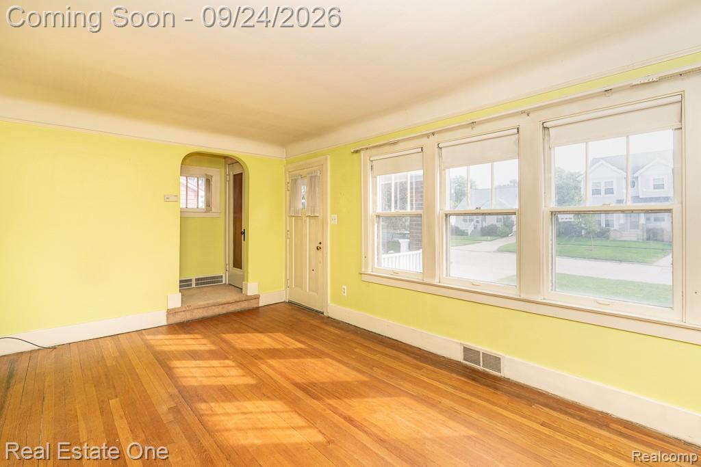 3137 Royal Avenue Property Photo 4