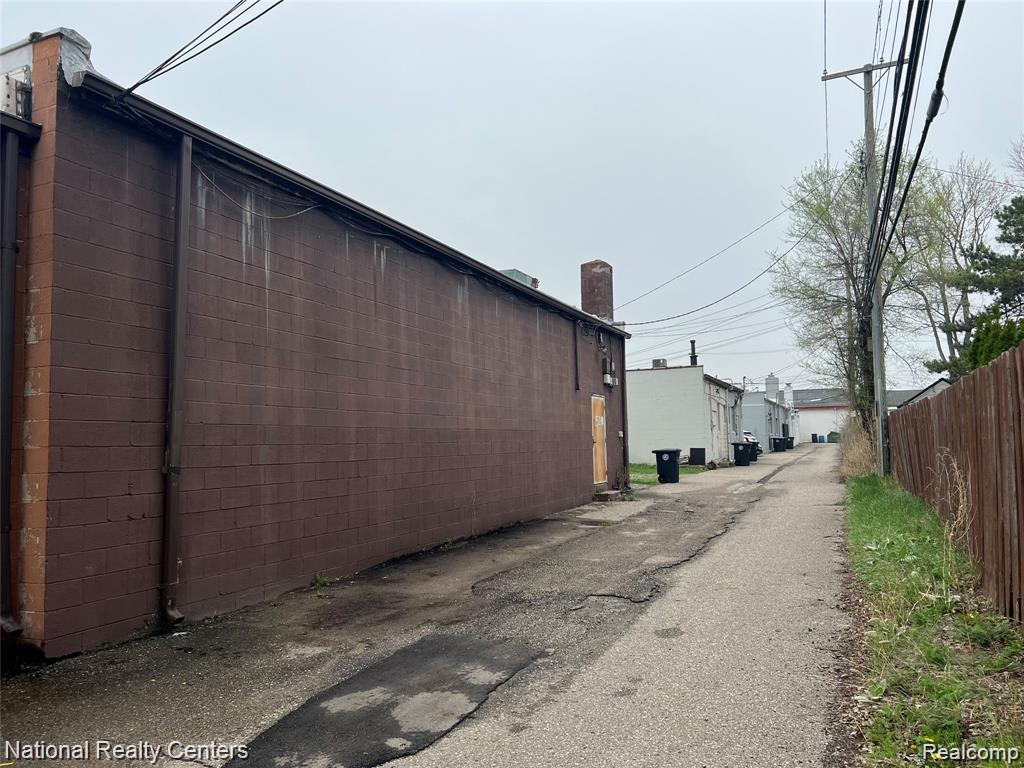 15210 Middlebelt Road Property Photo 16
