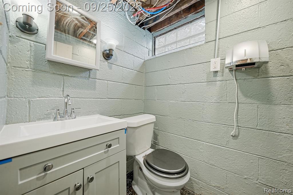 17580 Dorset Avenue Property Photo 36