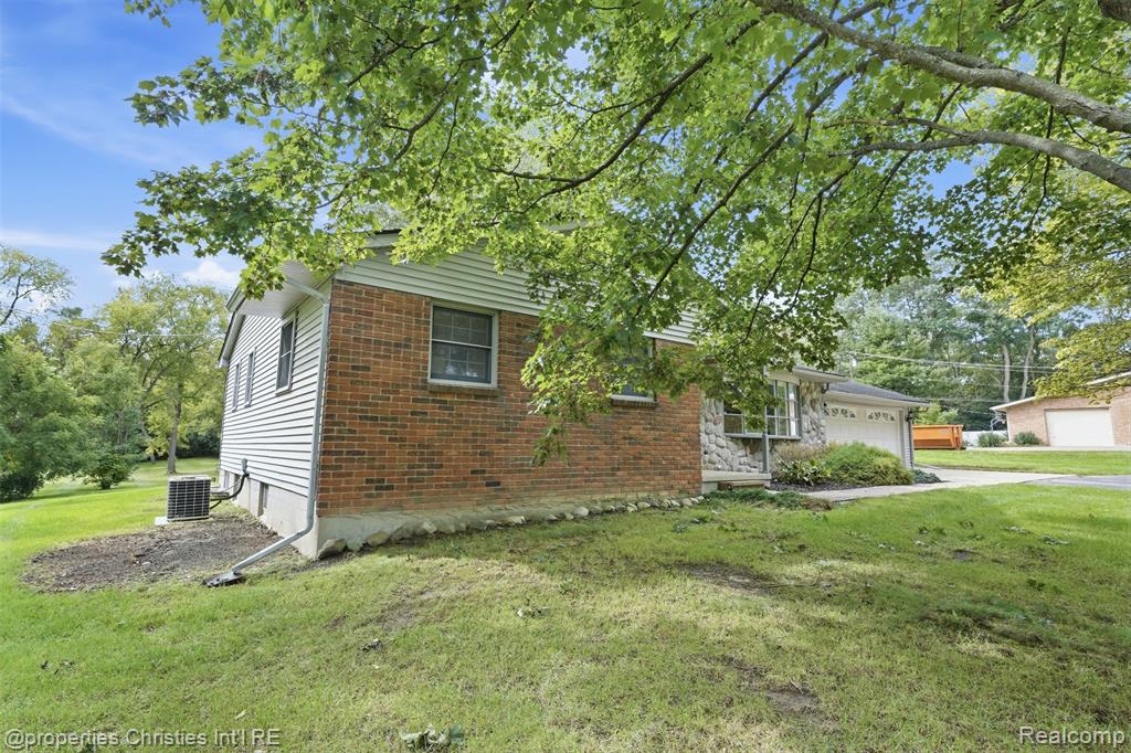 4030 Textile Road Property Photo 3