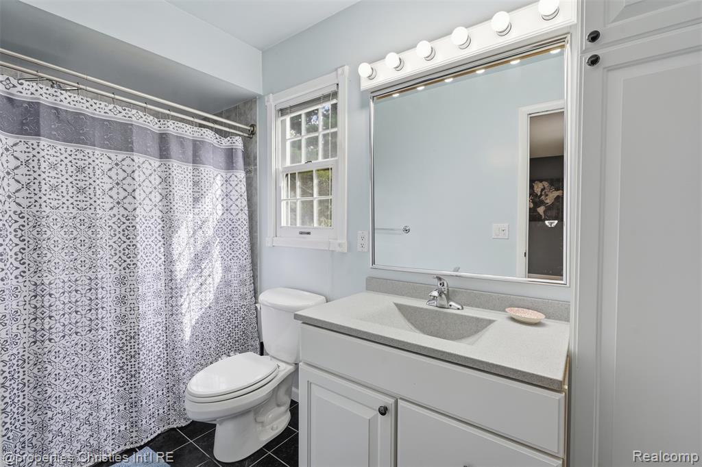 4030 Textile Road Property Photo 28