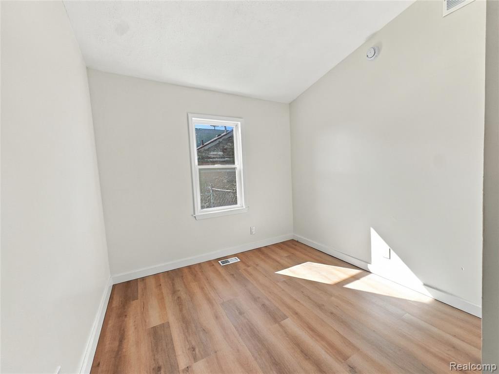 2034 Kenneth Street Property Photo 16
