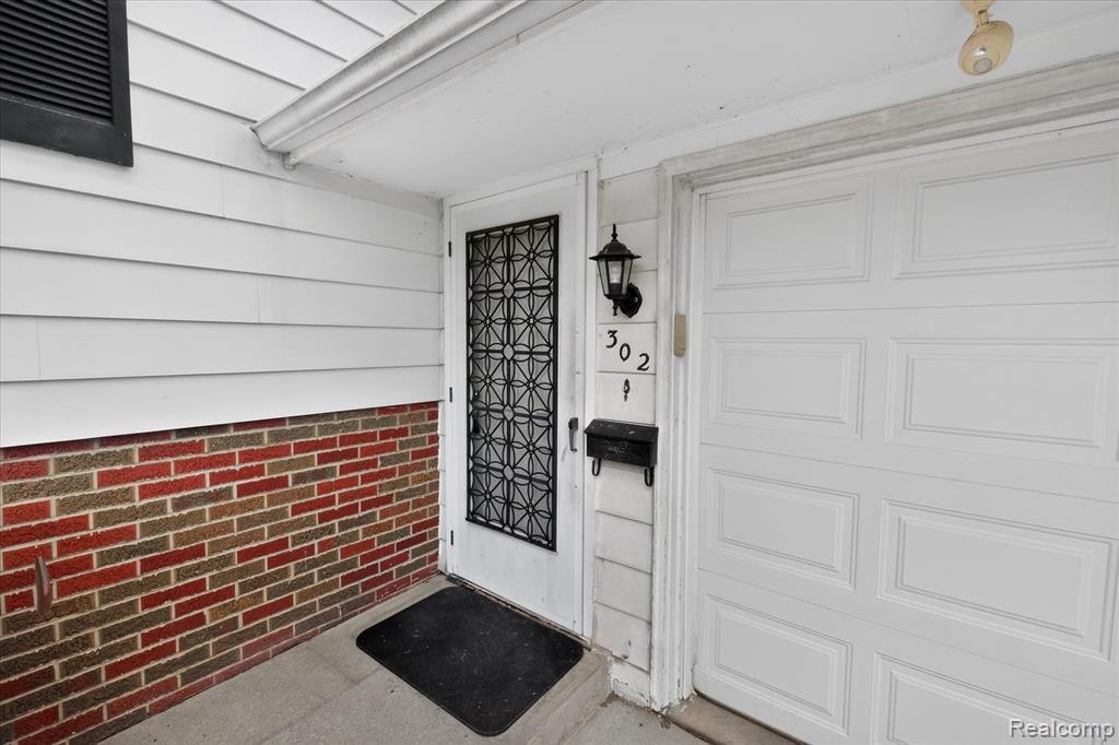 302 Miami Court Property Photo 6