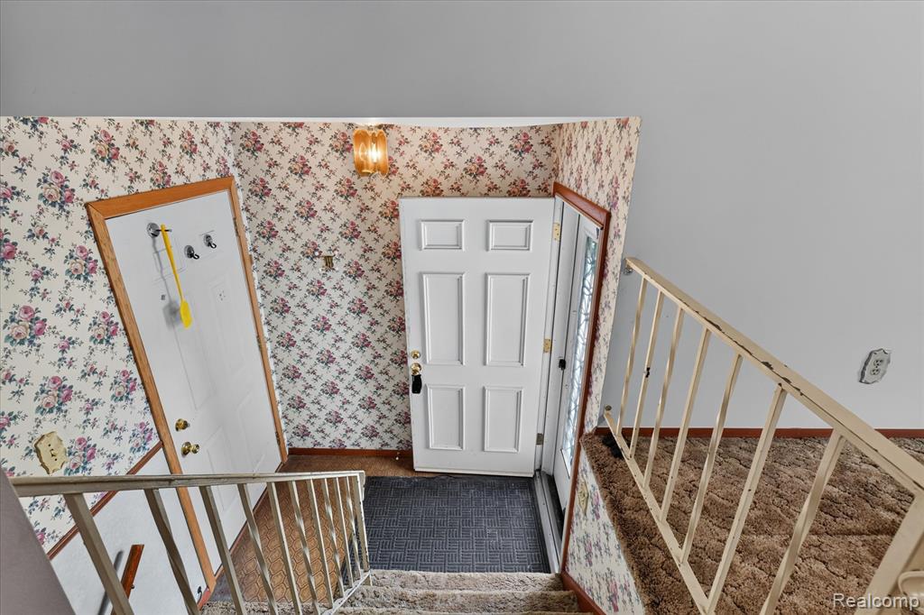 302 Miami Court Property Photo 8