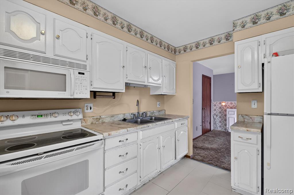 302 Miami Court Property Photo 17