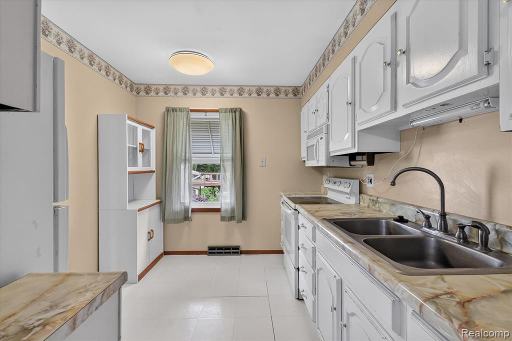302 Miami Court Property Photo 18
