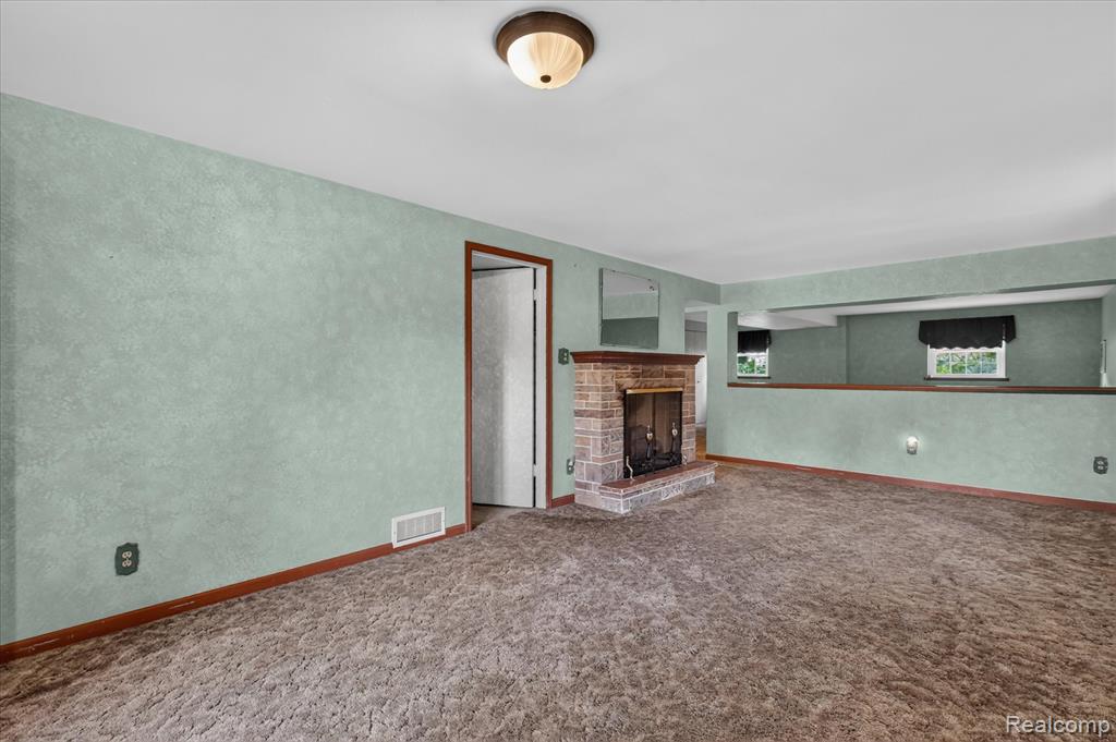 302 Miami Court Property Photo 23