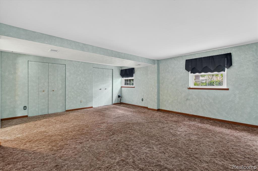 302 Miami Court Property Photo 24