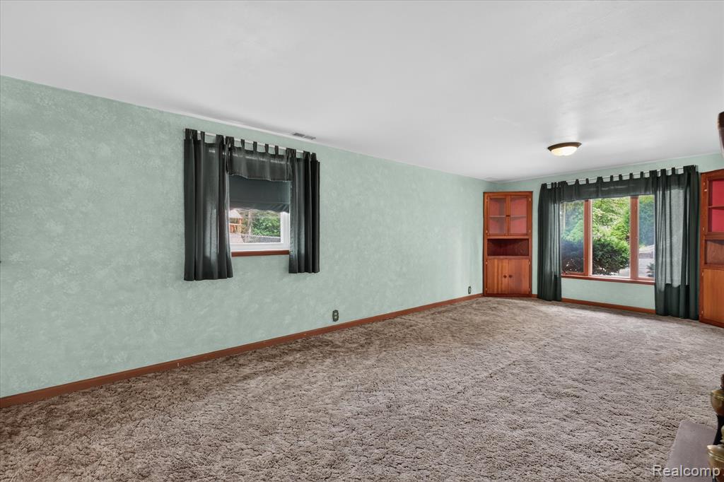 302 Miami Court Property Photo 25
