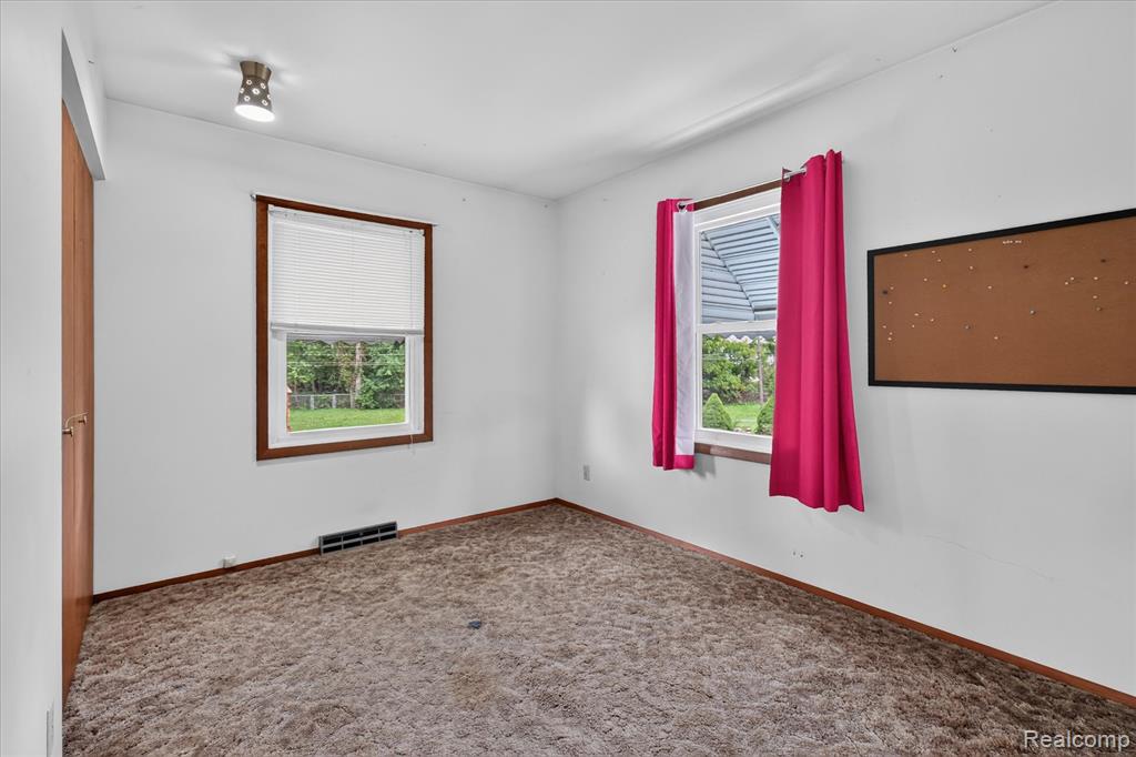 302 Miami Court Property Photo 31