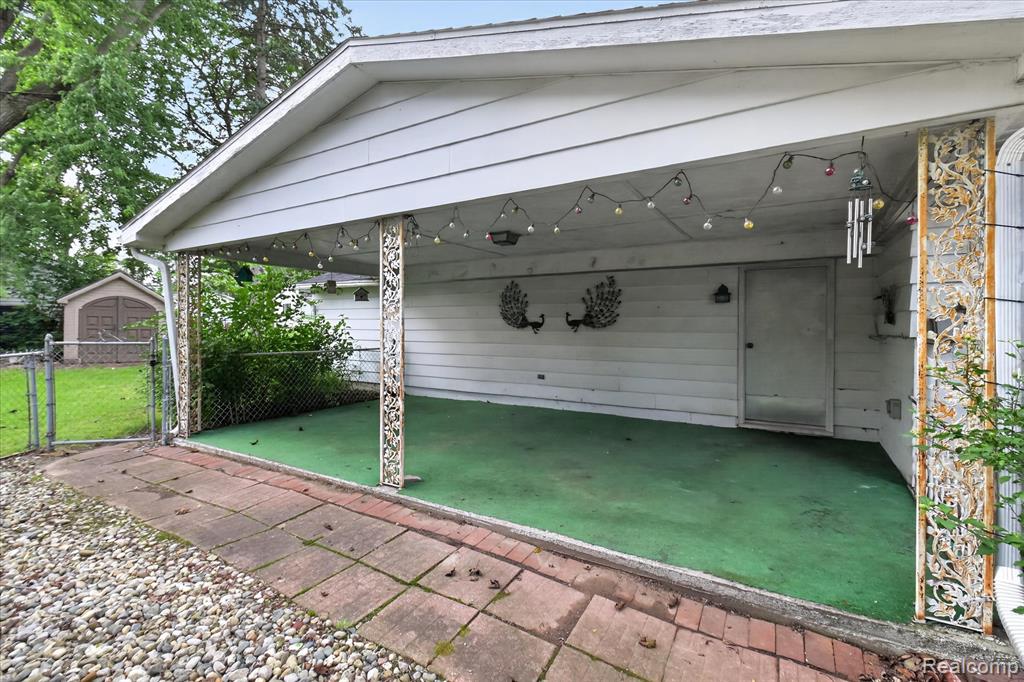 302 Miami Court Property Photo 43