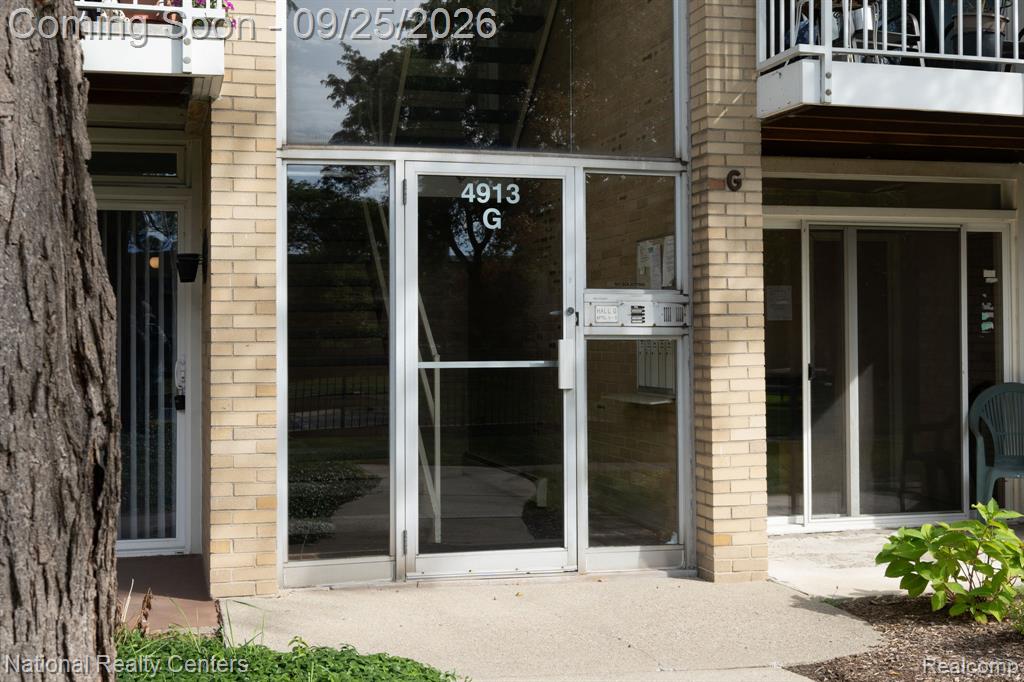 4913 Crooks Road Property Photo 4