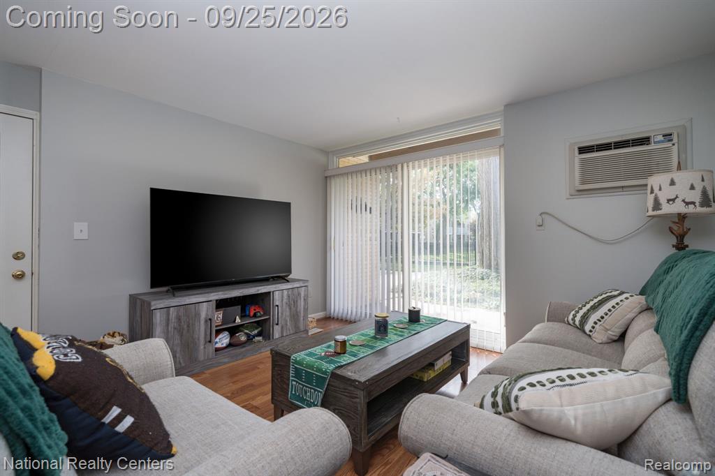 4913 Crooks Road Property Photo 5