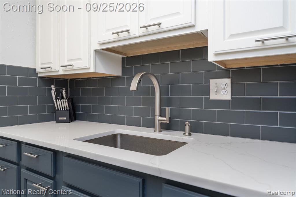 4913 Crooks Road Property Photo 8