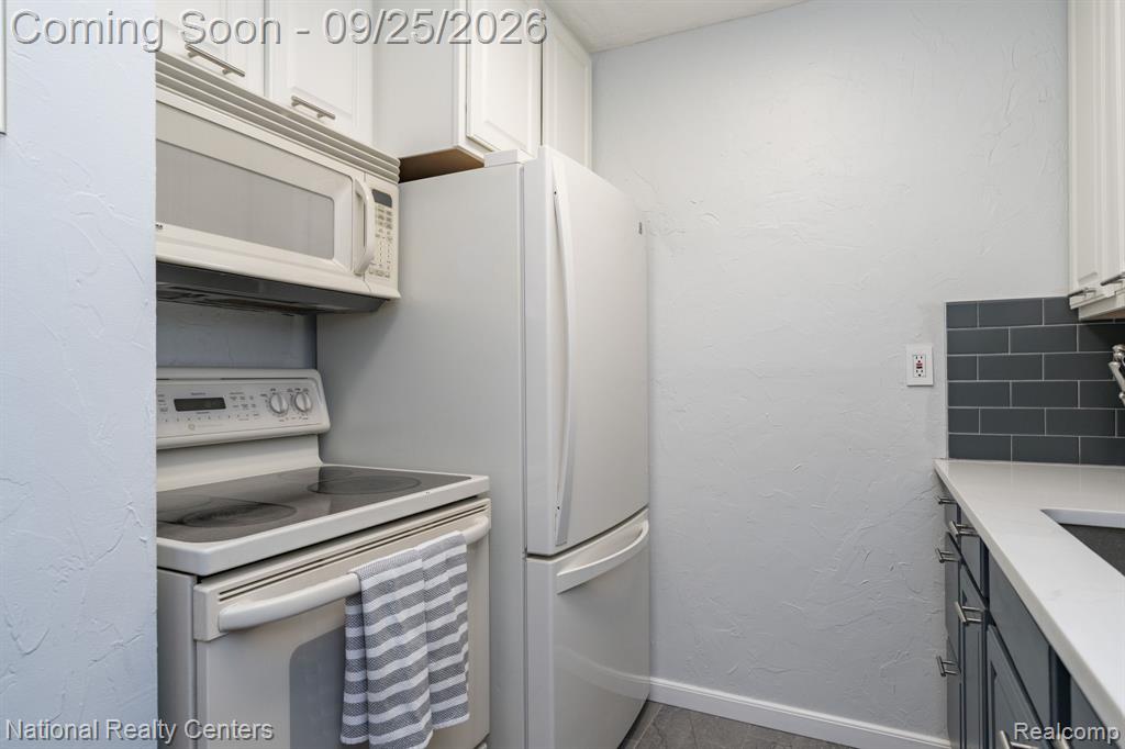 4913 Crooks Road Property Photo 10