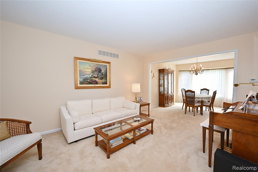 5104 Prentis Drive Property Photo 5