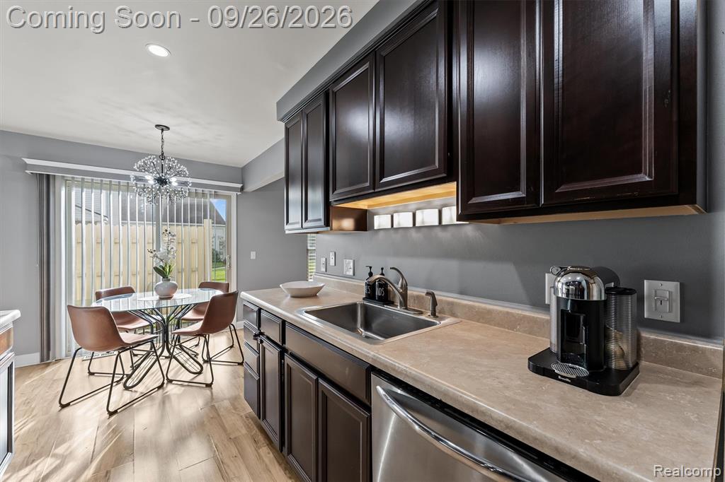 1492 Dover Hill Property Photo 6