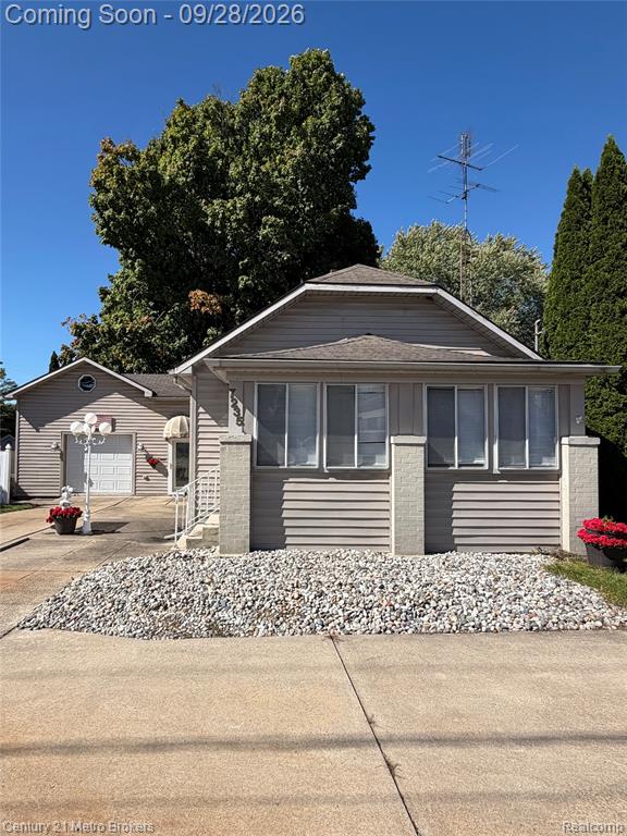 7235 N Genesee Road Property Photo 1