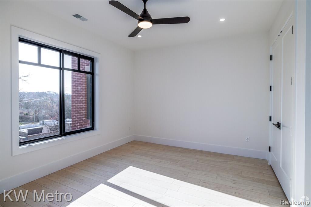 120 E Liberty Street Property Photo 12